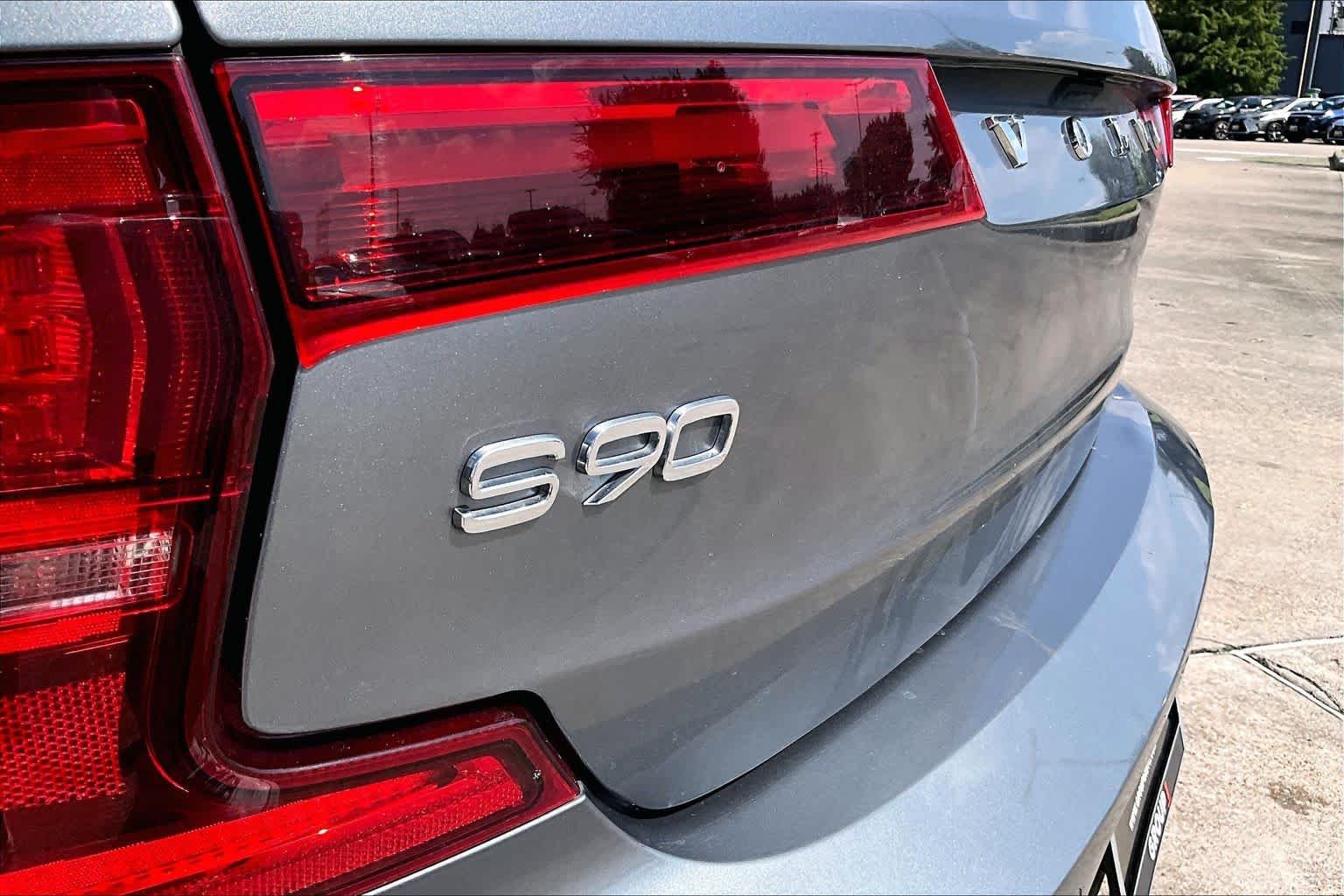 Used 2017 Osmium Grey Metallic Volvo Inscription image 29