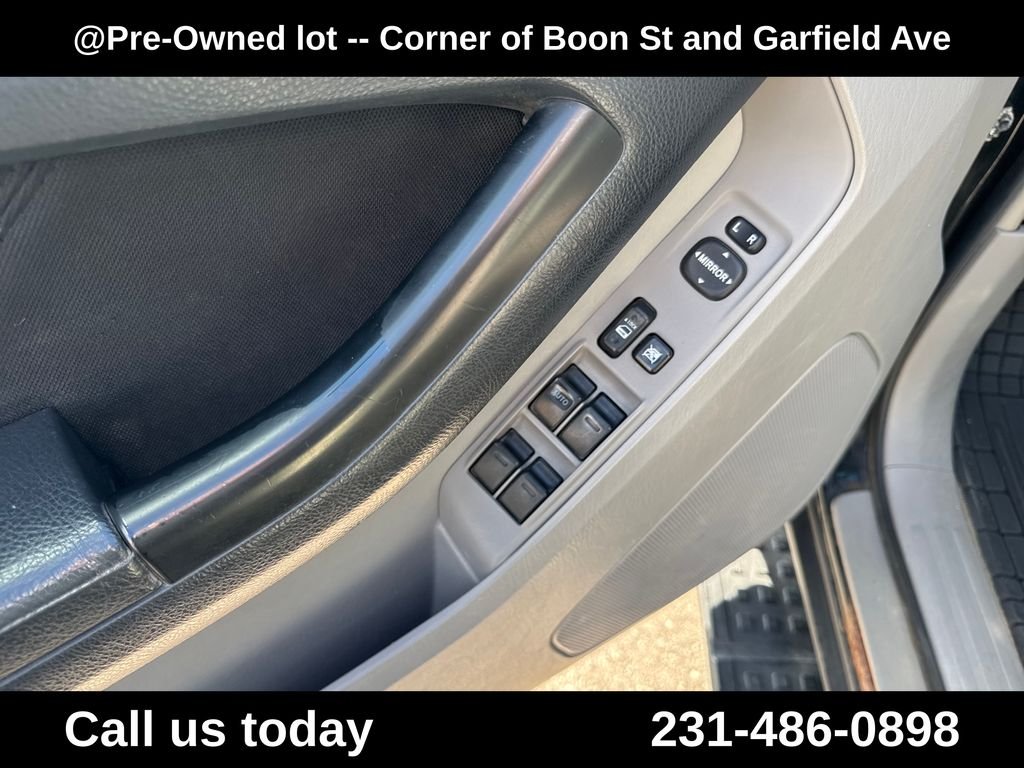 Used 2008 Black Toyota SR5 image 15