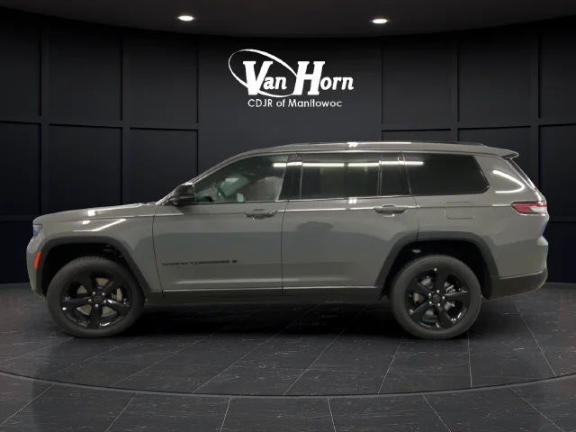 New 2027 Sting-Gray Clear-Coat Paint Jeep Limited image 4
