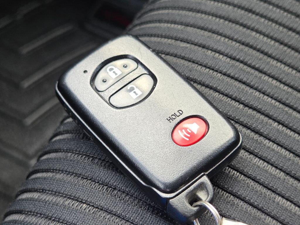 Used 2015 Black Toyota Three image 36