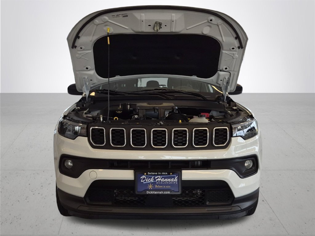 Used 2025 White Jeep Latitude image 4