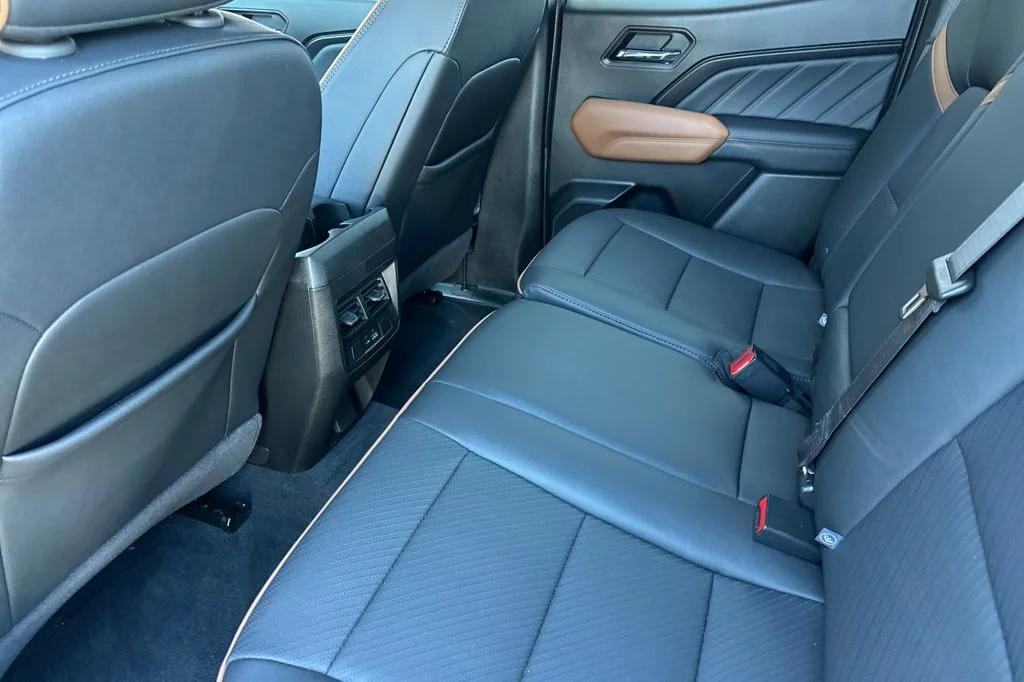 Used 2025 Silver GMC AT4 image 12