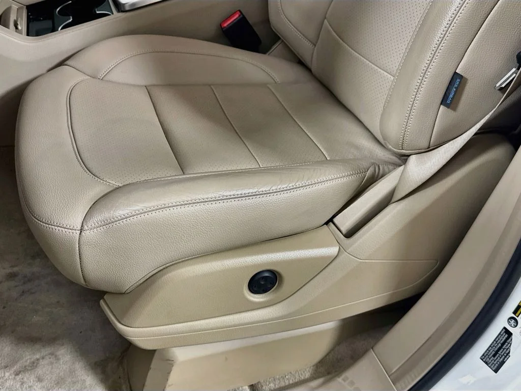 Used 2015 White Mercedes-Benz ML 350 image 23