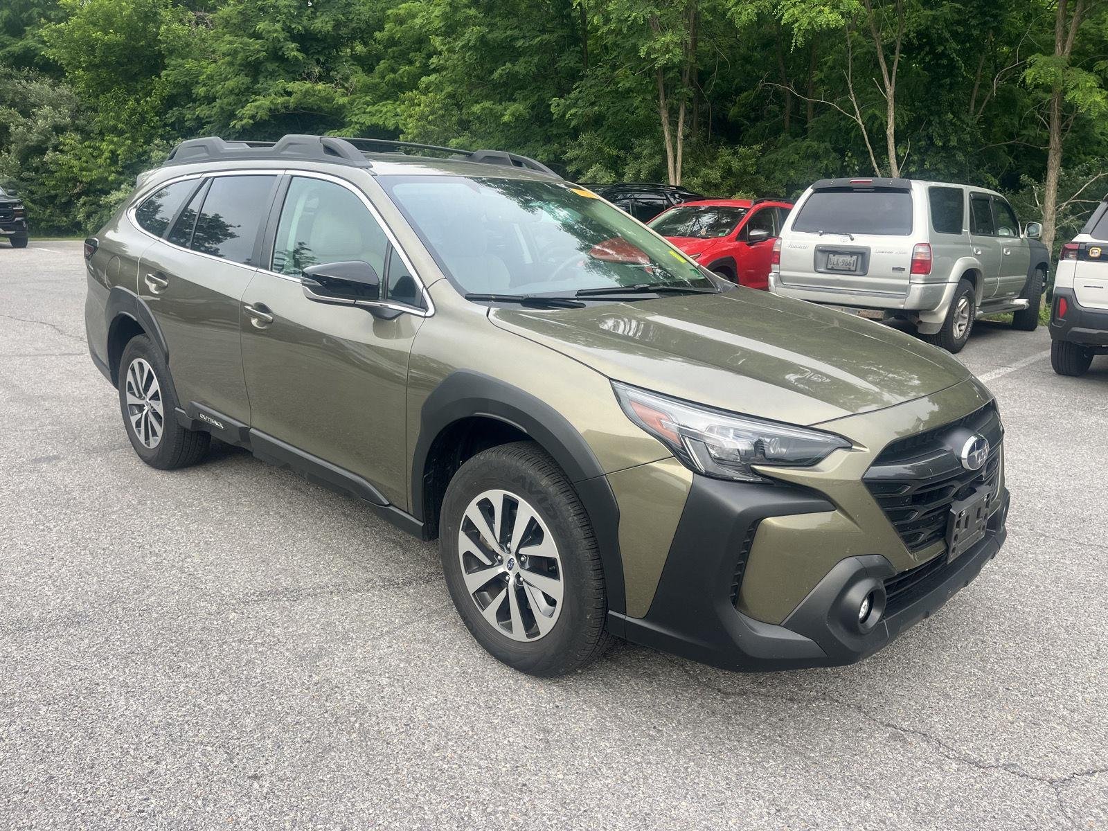 Used 2025 Autumn Green Metallic Subaru Premium image 1