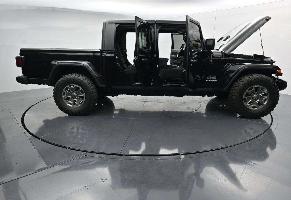 Used 2021 Black Jeep Overland image 27