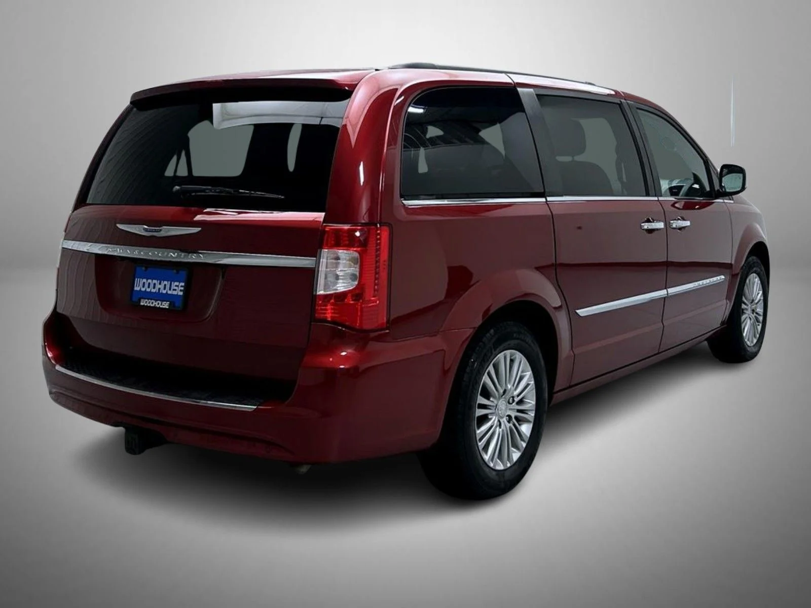 Used 2015 Red Chrysler Touring-L image 5