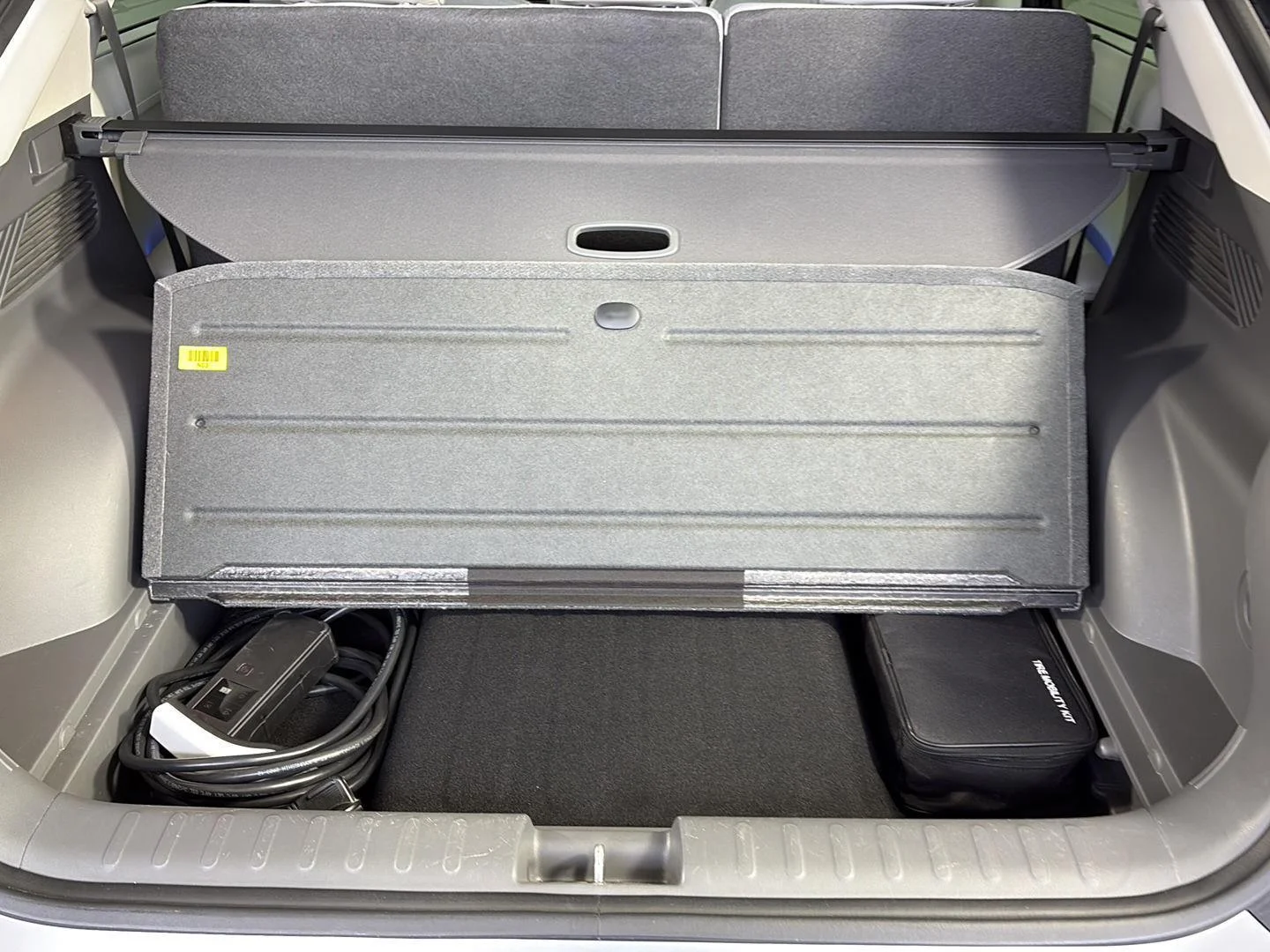 Used 2024 Abyss Black Hyundai Limited image 9