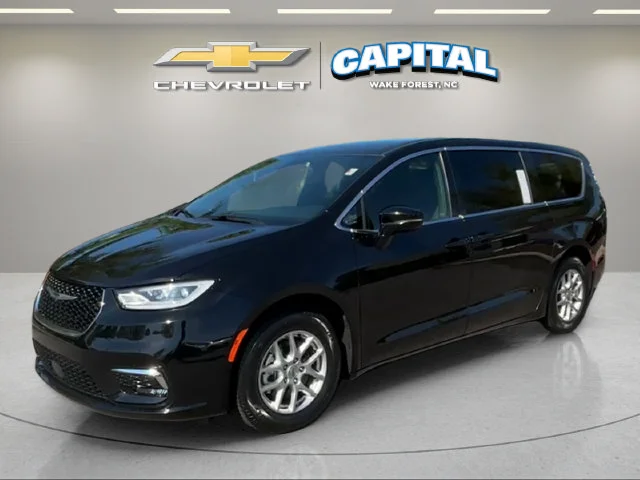 Used 2025 Black Chrysler Select image 1