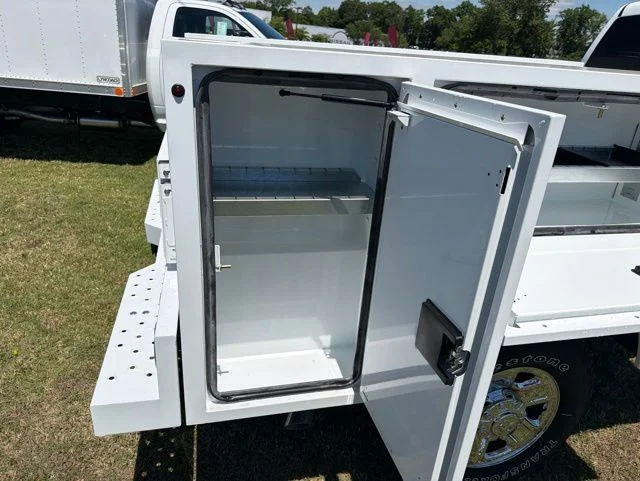 New 2026 Bright White Clear-Coat Exterior Paint RAM Tradesman image 16