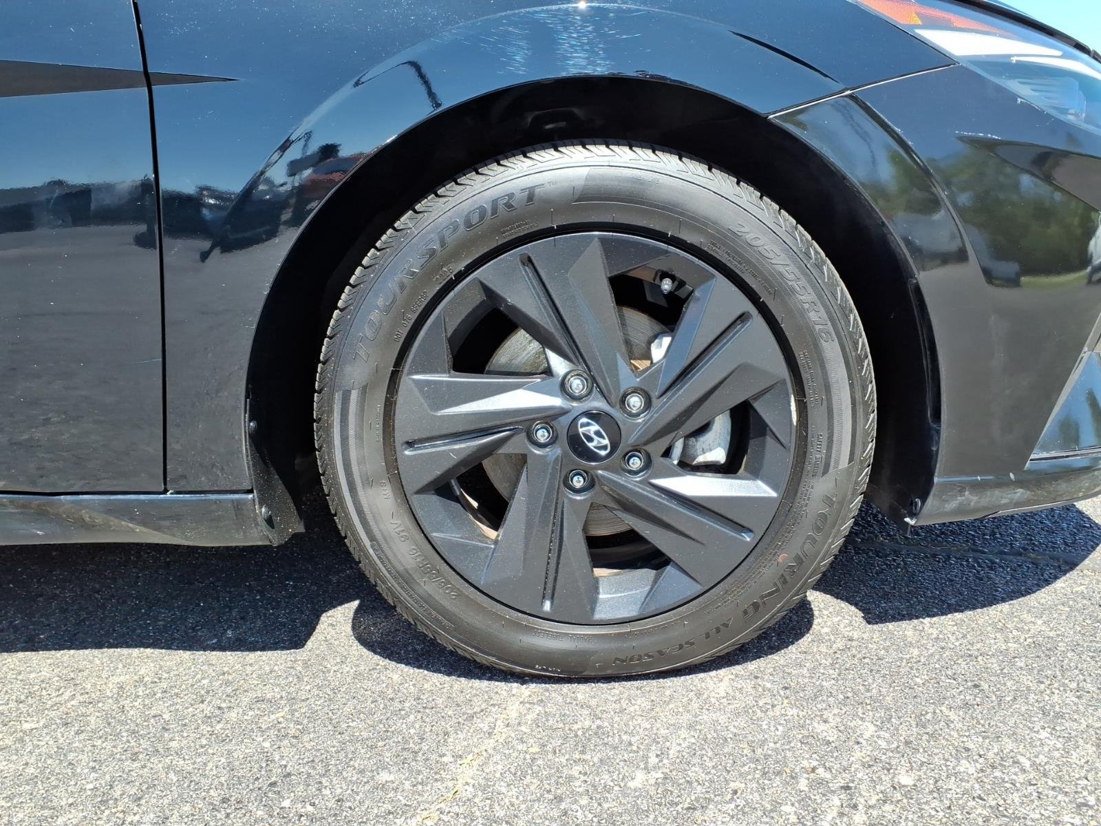 Used 2023 BLACK Hyundai SEL image 9