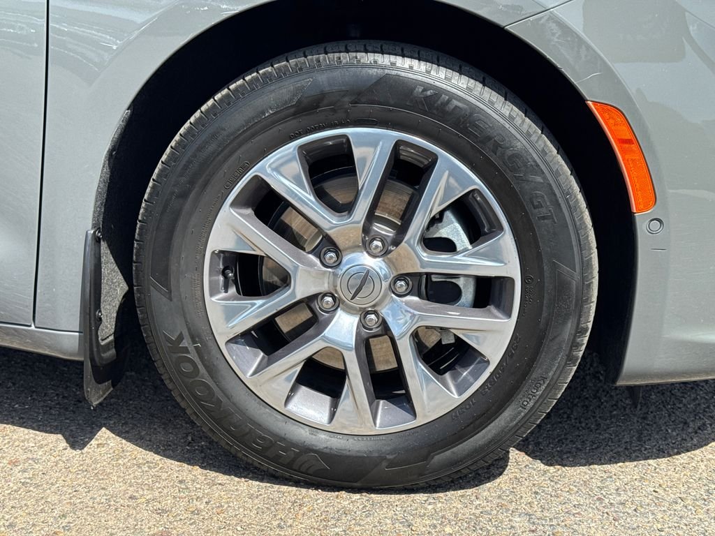 Used 2023 White Chrysler Pinnacle image 7