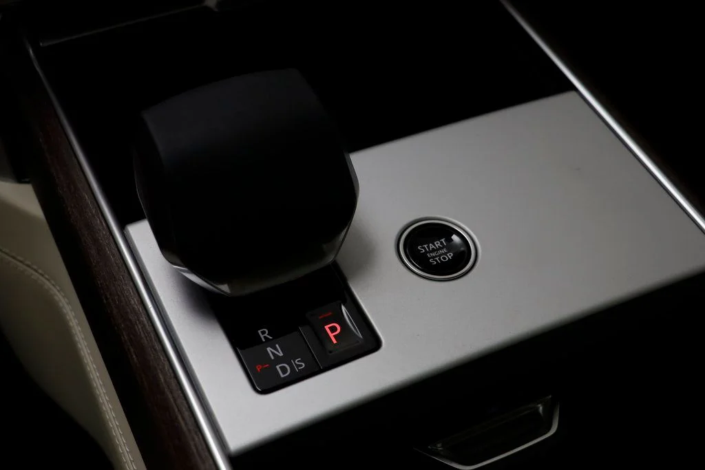 2025 Land Rover Range Rover SE - Photo 15