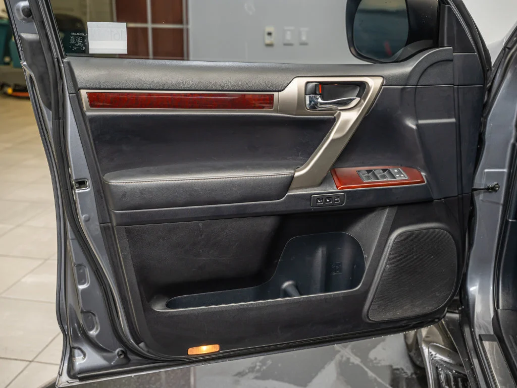 Used 2016 Gray Pearl Lexus 460 image 17
