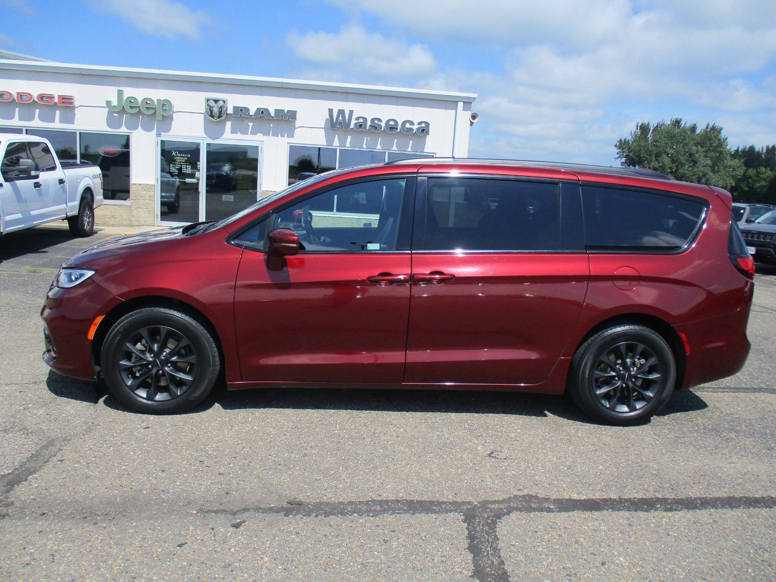 Used 2021 Chrysler Pacifica Touring L with VIN 2C4RC1BG3MR601610 for sale in Waseca, MN