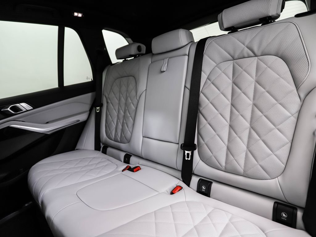 Used 2026 Carbon Black Metallic BMW xDrive40i image 24