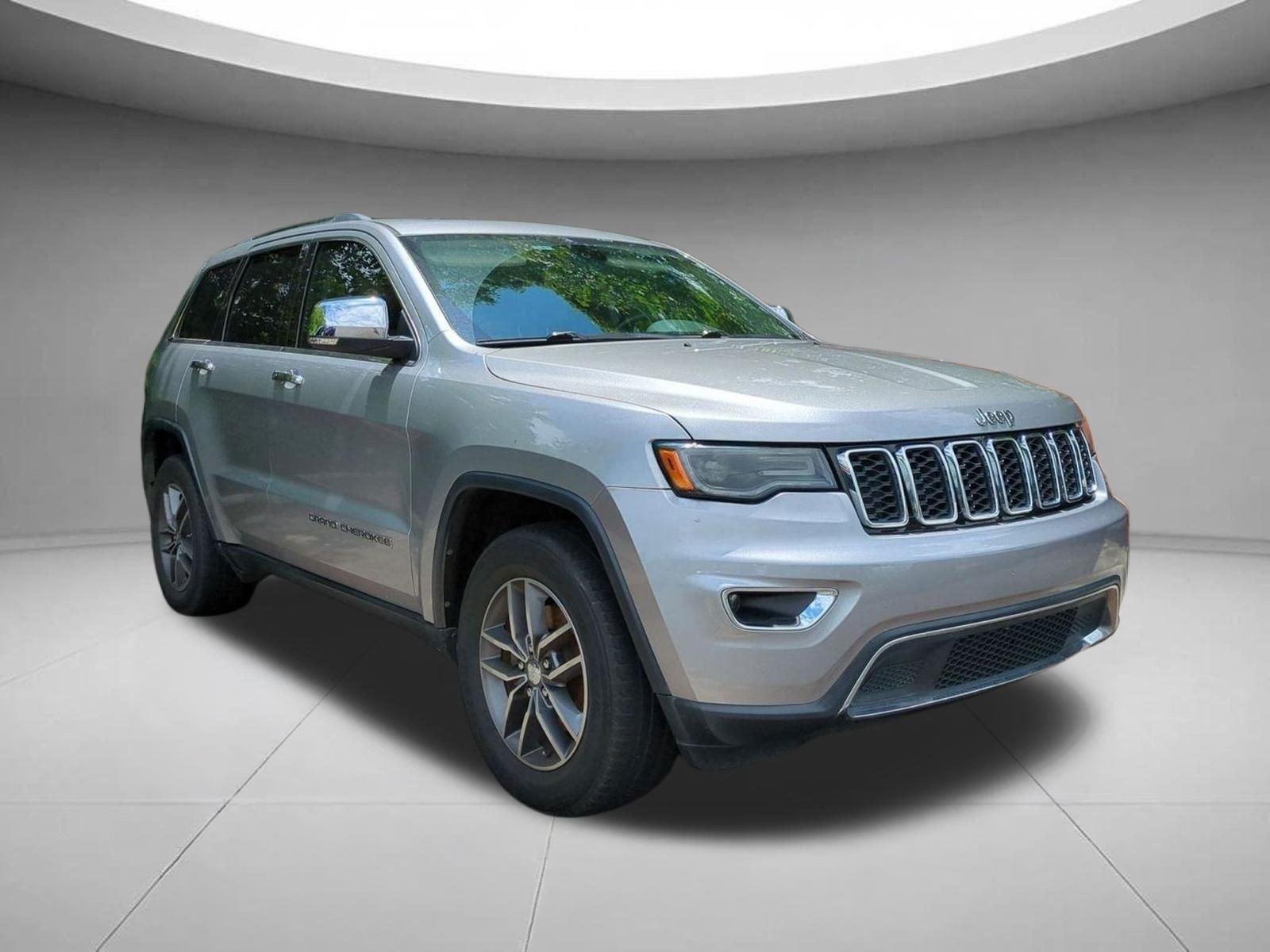 Used 2017 Billet Silver Metallic Clearcoat Jeep Limited image 3