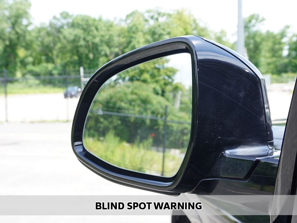 Used 2022 Black BMW xDrive40i image 7