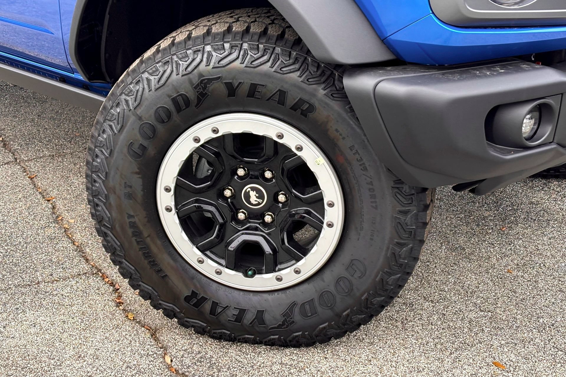 New 2025 Velocity Blue Metallic Ford Badlands image 2