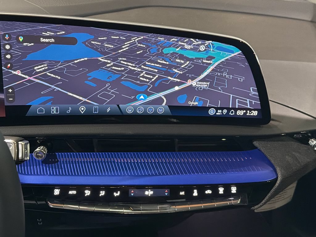 2026 Cadillac OPTIQ V-Series - Photo 20