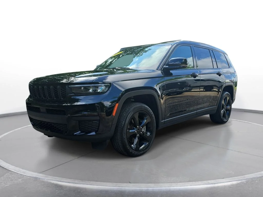 Used 2023 Black Jeep Altitude image 1