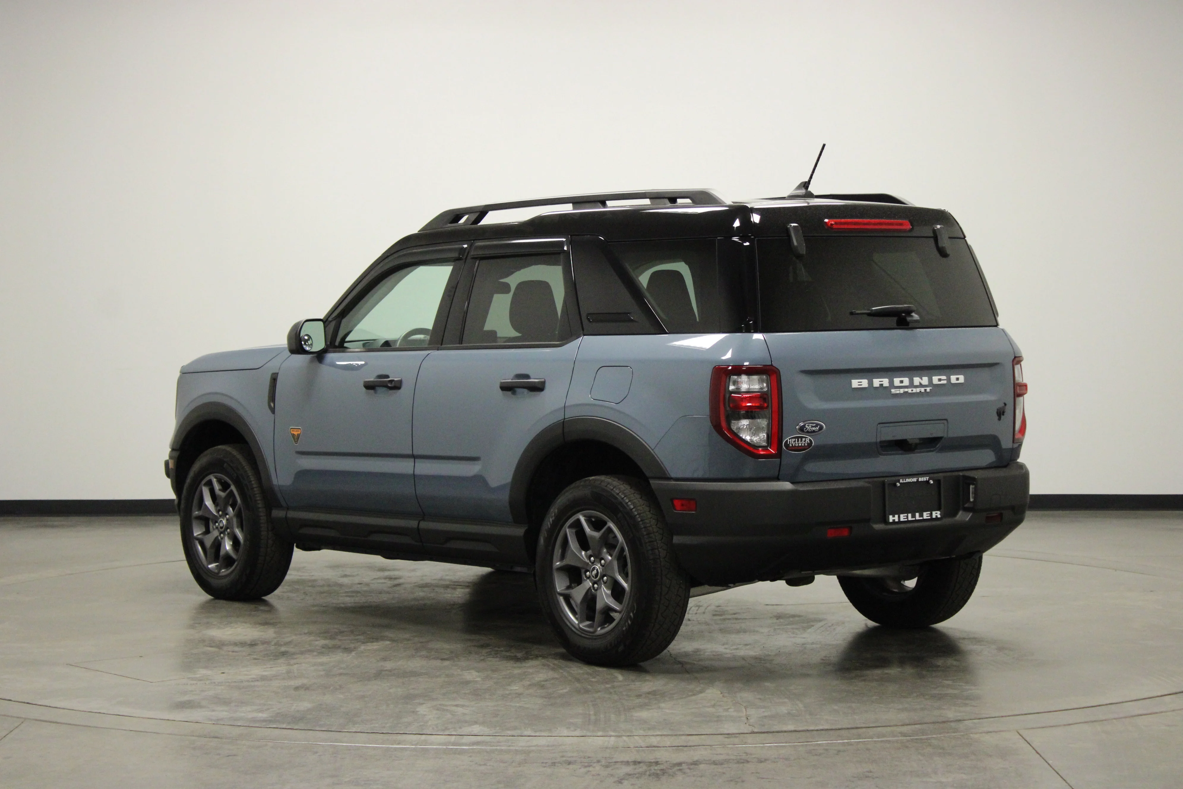 Used 2024 Azure Gray Metallic Ford Badlands image 6