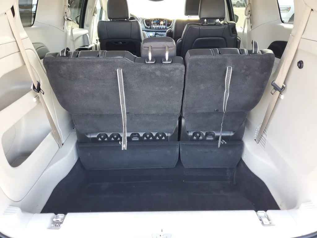 Used 2022 Black Chrysler Touring L image 35