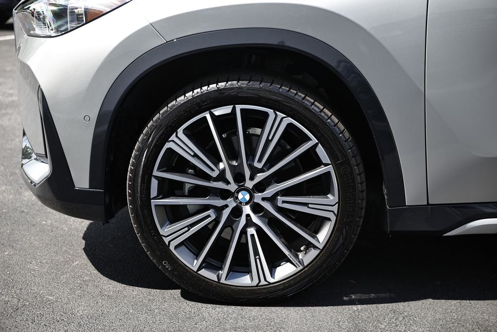 Used 2025 Space Silver Metallic BMW xDrive28i image 10