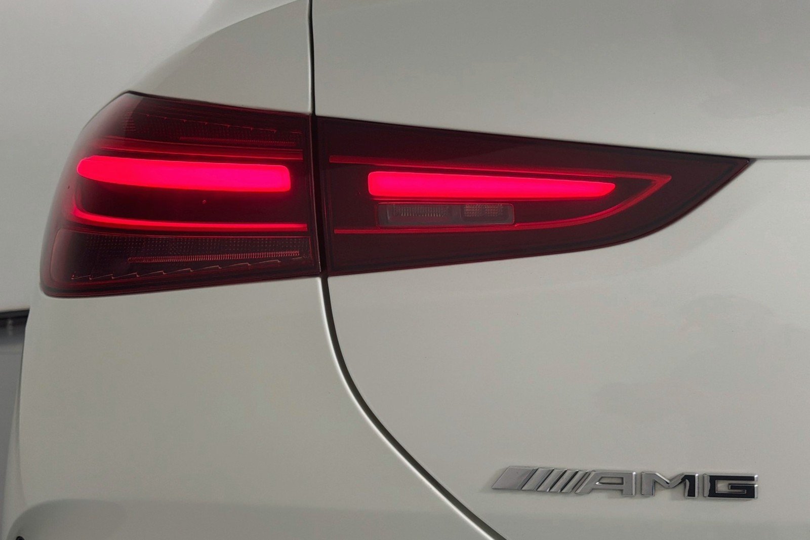 Certified Used 2024 MANUFAKTUR Diamond White Metallic Mercedes-Benz AMG® 53 image 18