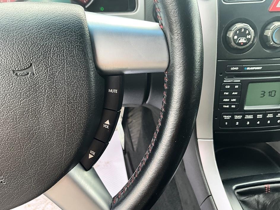 Used 2006 Gray Pontiac Base image 29