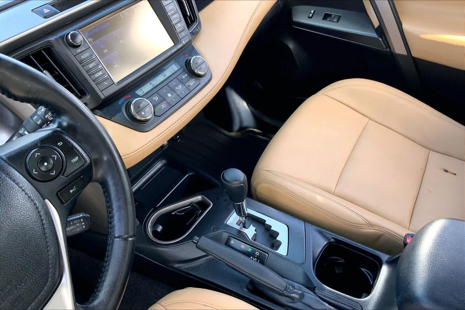 Used 2018 Super White Toyota XLE image 16