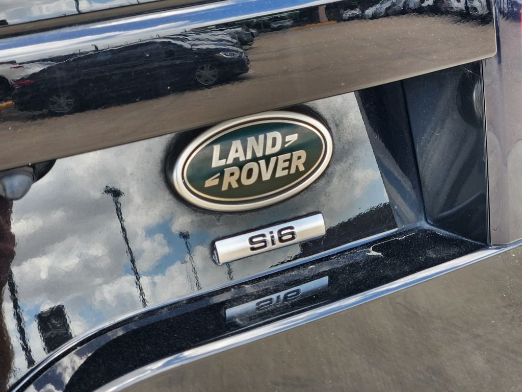 Used 2020 Narvik Black Land Rover SE image 12