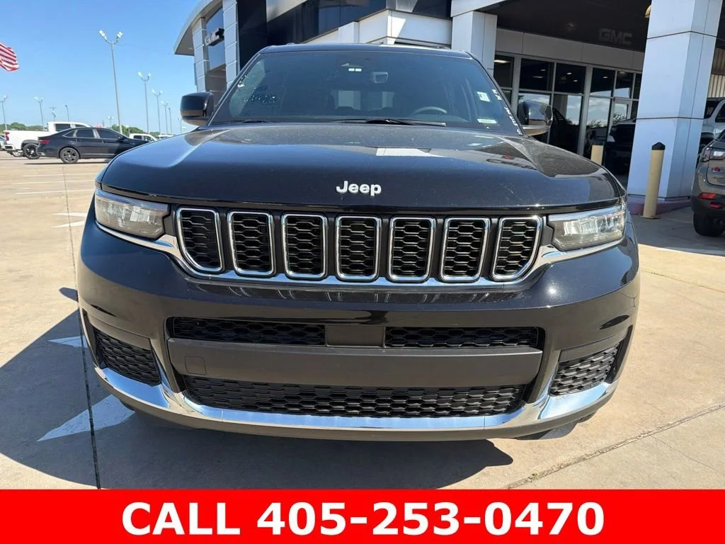 Used 2025 Black Jeep Laredo 4x2 image 8
