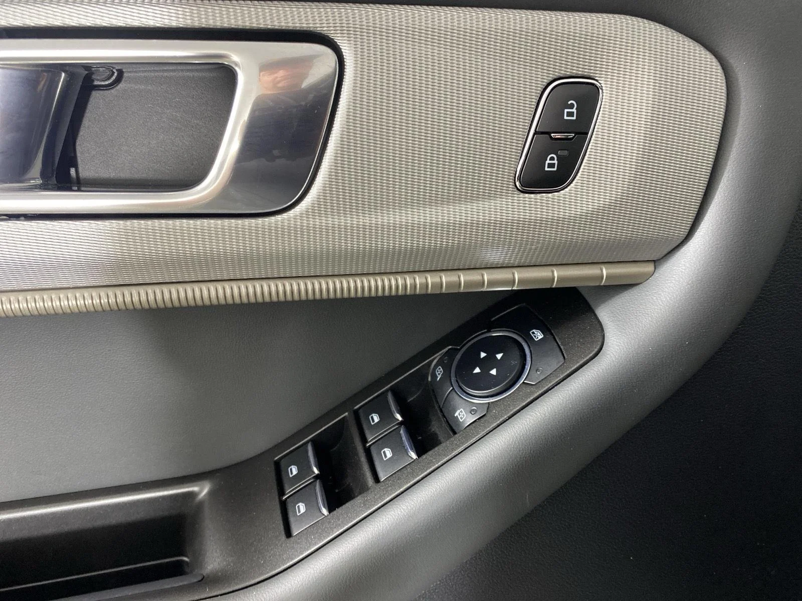 Used 2026 Agate Black Ford Active image 12