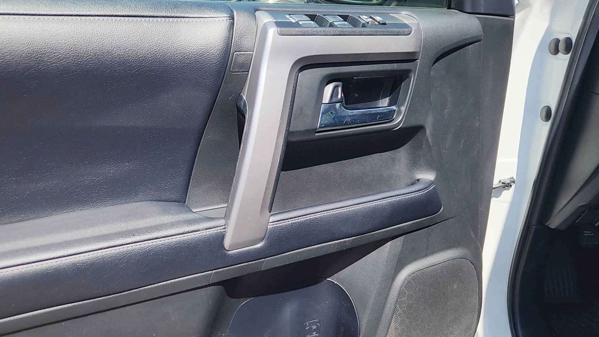 Used 2019 Super White Toyota SR5 image 22