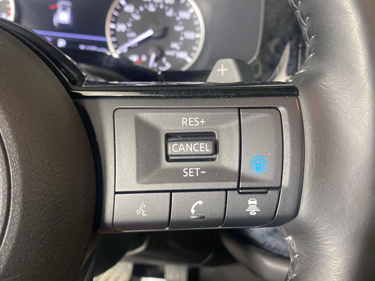 Used 2023 Gun Metallic Nissan SL 4WD image 11