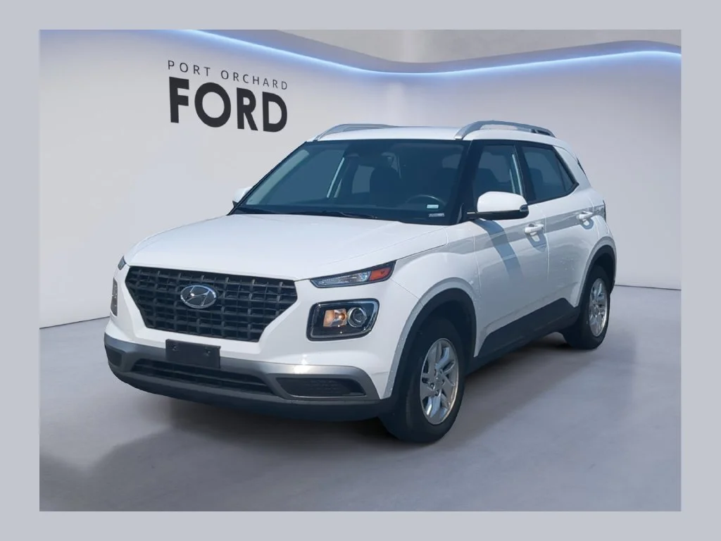 Used 2023 White Hyundai  image 1