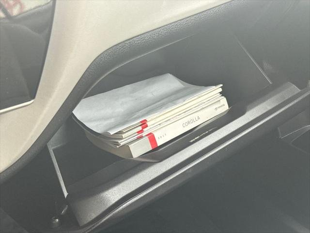 2017 Toyota Corolla LE - Photo 29