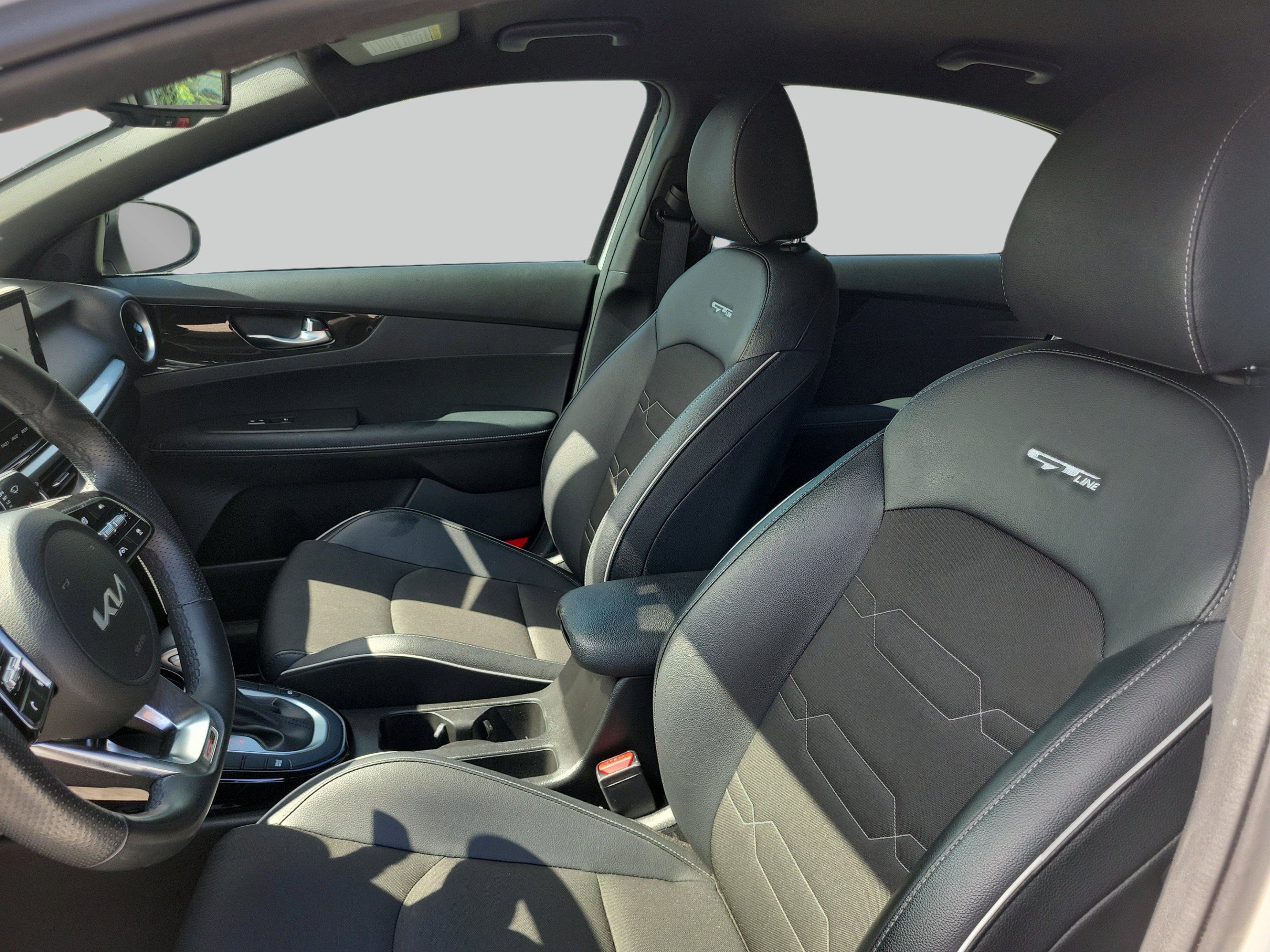Used 2023 Snow White Pearl Kia GT-Line image 22