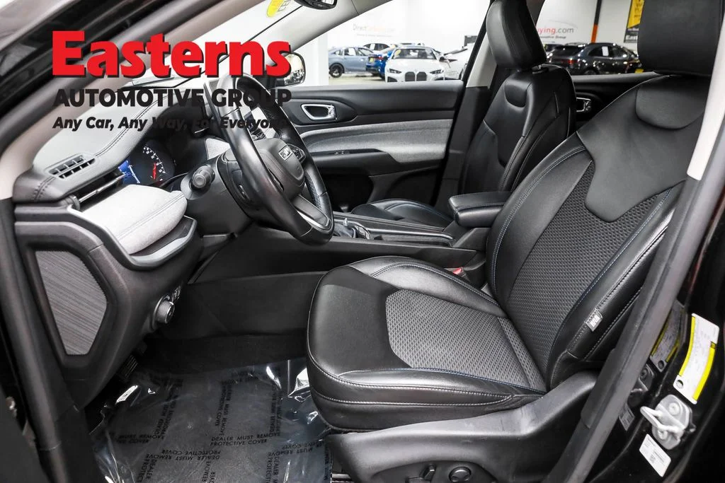 Used 2022 Black Jeep Latitude image 14