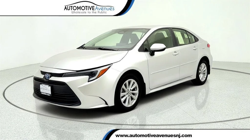 2024 Toyota Corolla LE Hybrid CVT's photo