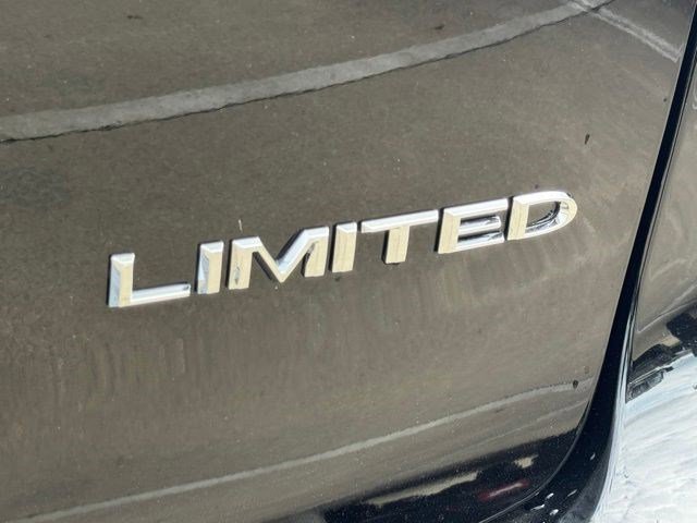 New 2027 Diamond Black Crystal Pearl-Coat Exterior Paint Chrysler Limited image 44