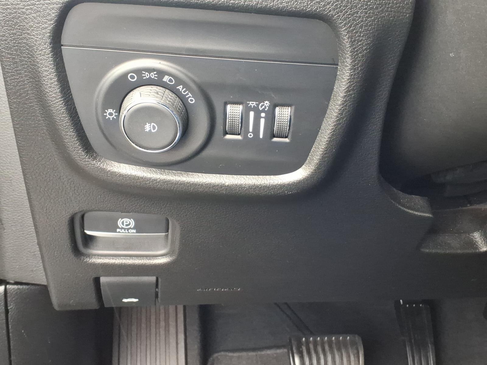 Used 2023 Silver Jeep Limited image 24