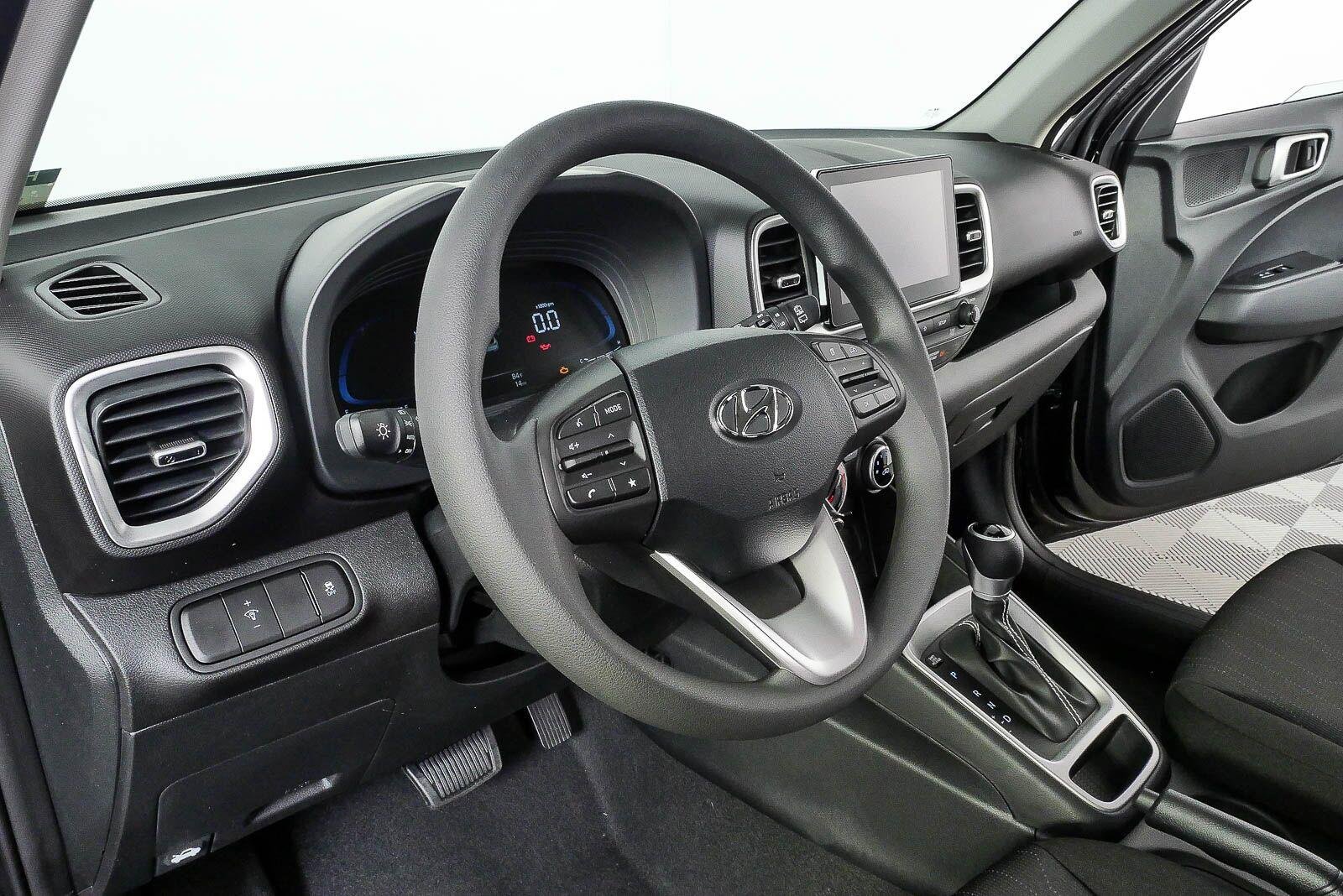 New 2026 Onyx Black Hyundai SE image 4