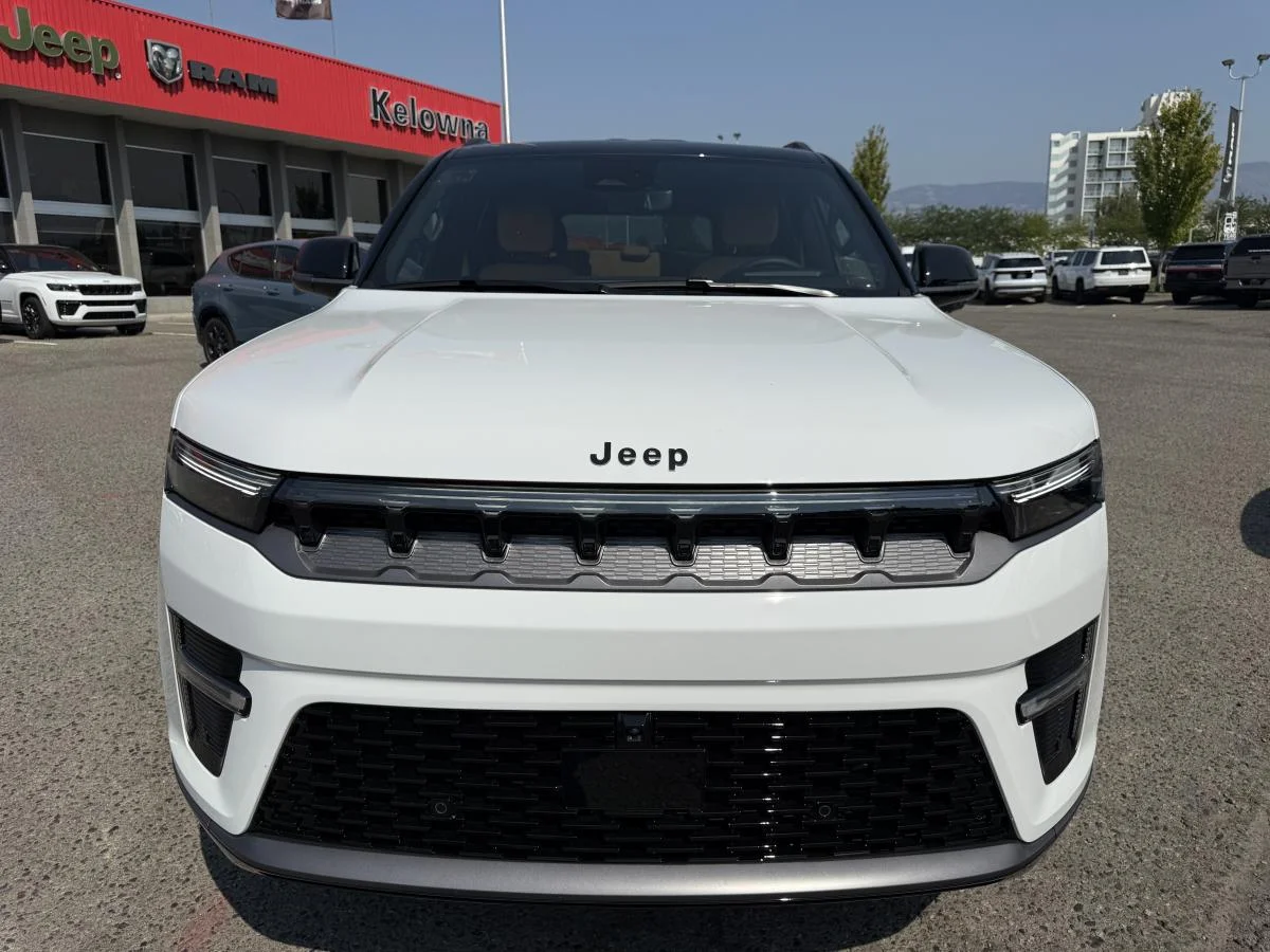 New 2026 White Jeep Summit Reserve image 2