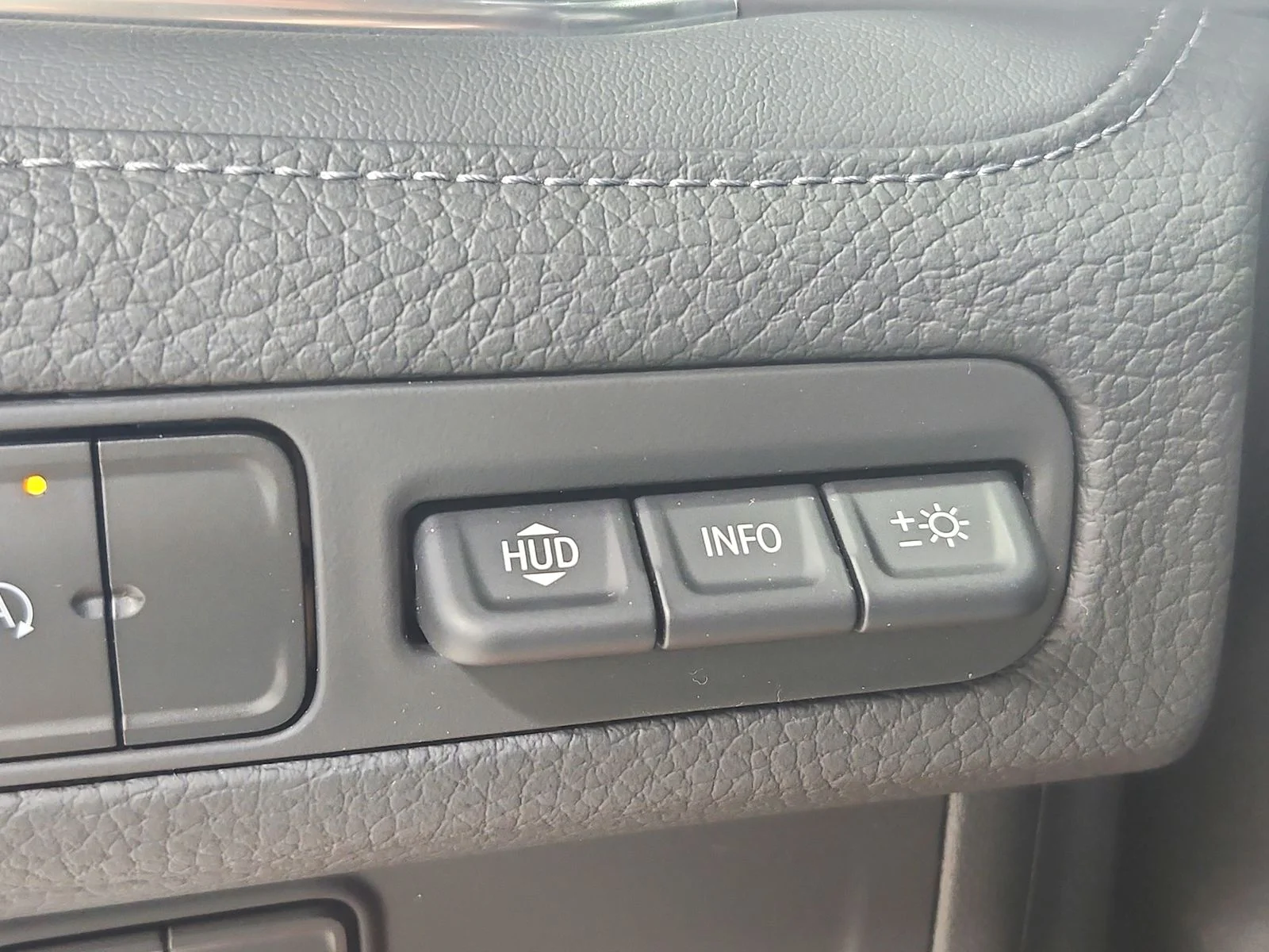 Used 2023 Silver GMC Denali image 30