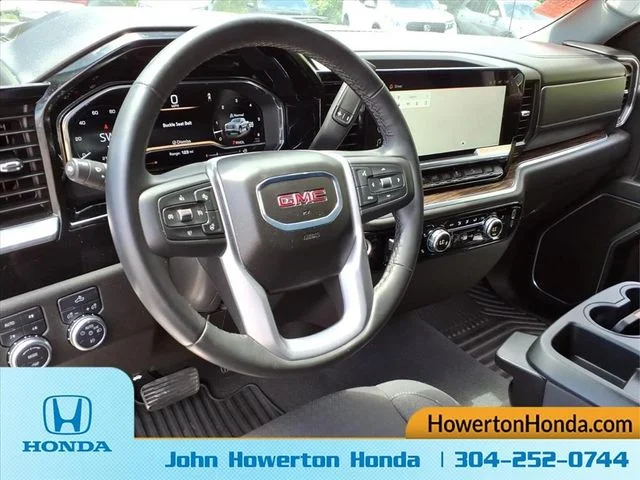 Used 2024 White GMC Elevation image 13