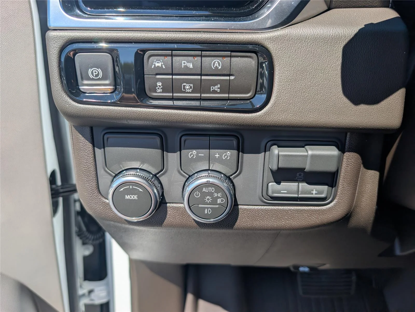 New 2026 Summit White GMC Elevation image 12