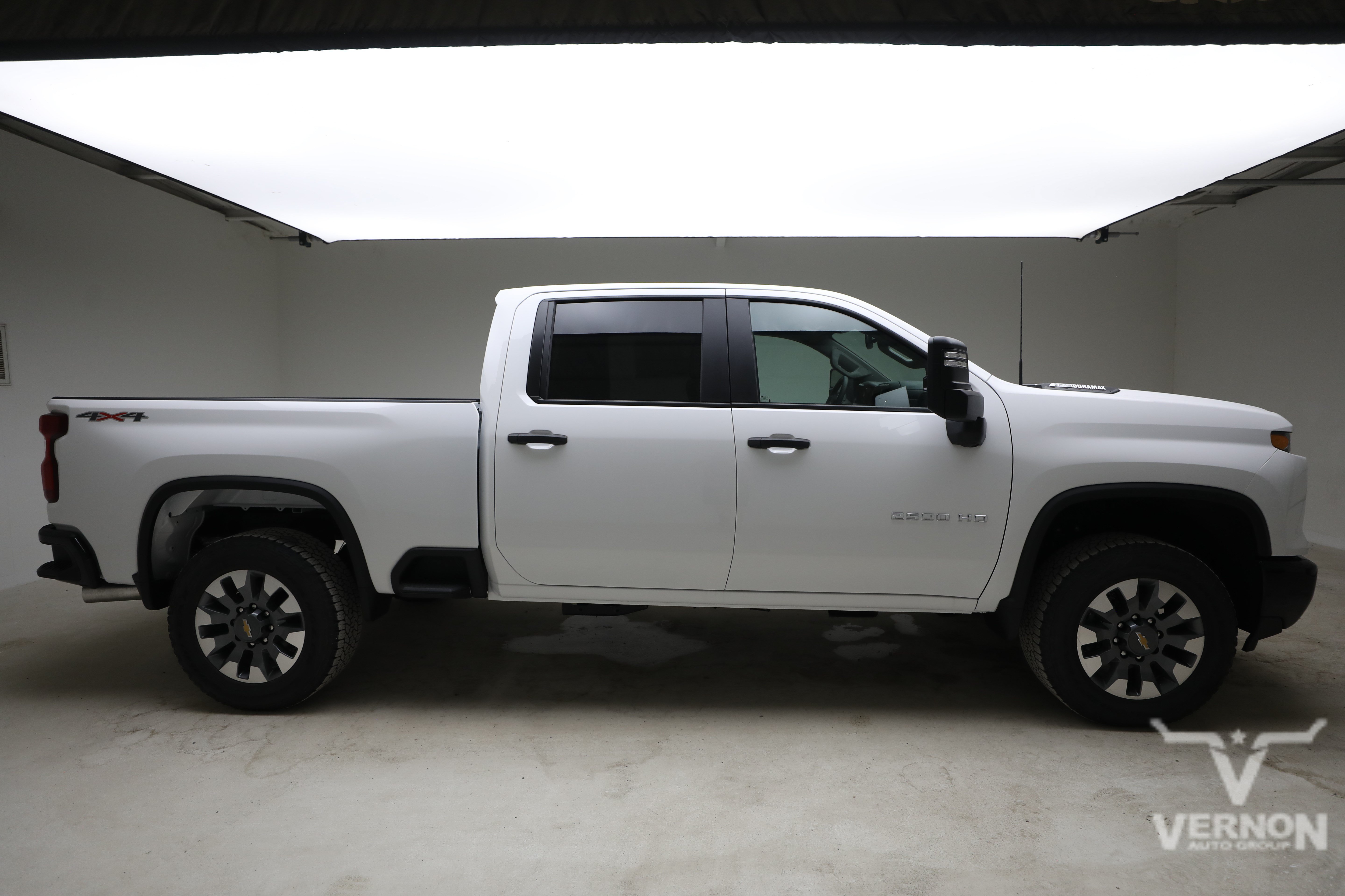 New 2026 Summit White Chevrolet N image 8
