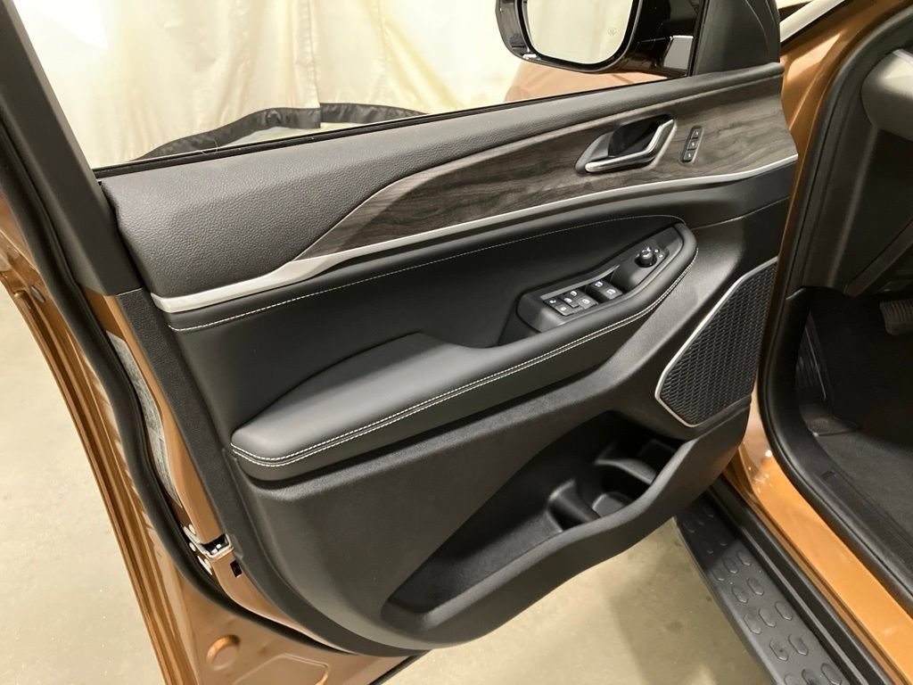 New 2026 Copper Shino Metallic Clear-Coat Exterior Paint Jeep Limited Reserve image 12