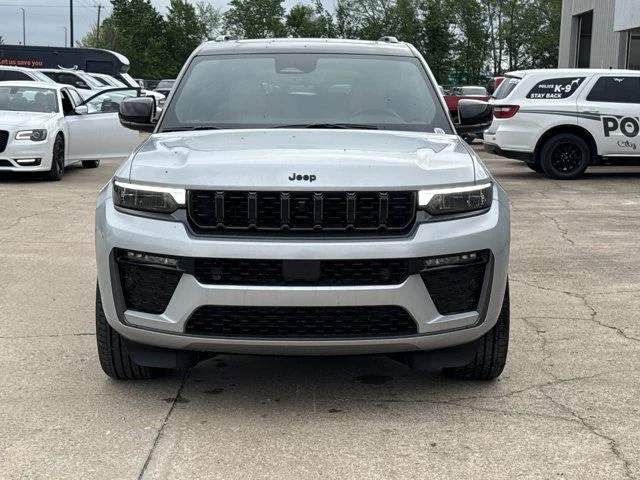 New 2026 Silver Zynith Exterior Paint Jeep Summit image 14